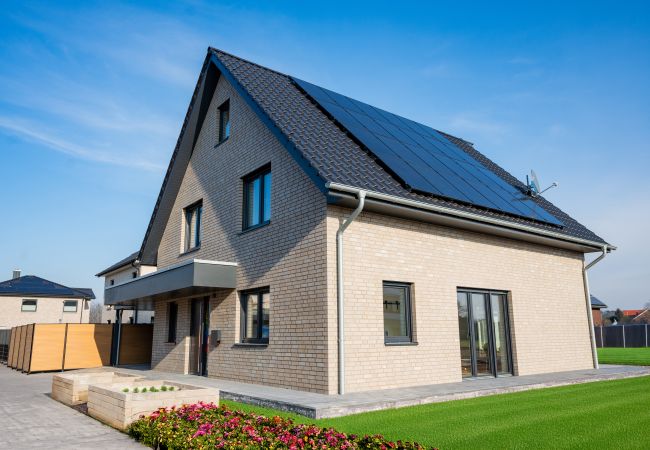 Image - Einfamilienhaus mit Carport und Geräteraum