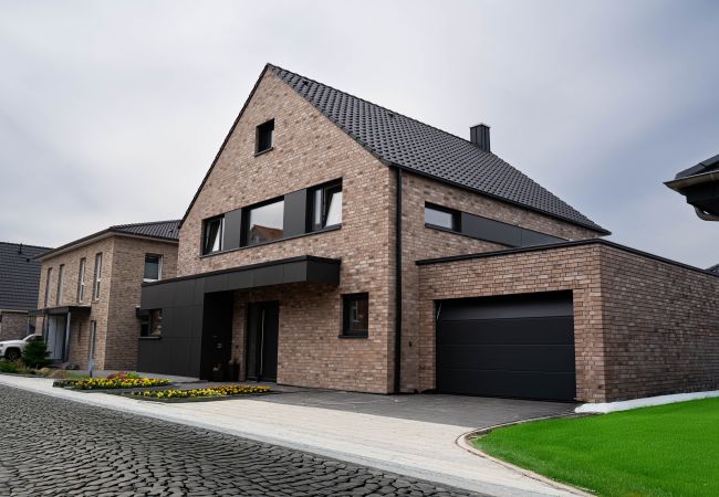 Image - Einfamilienhaus mit Garage
